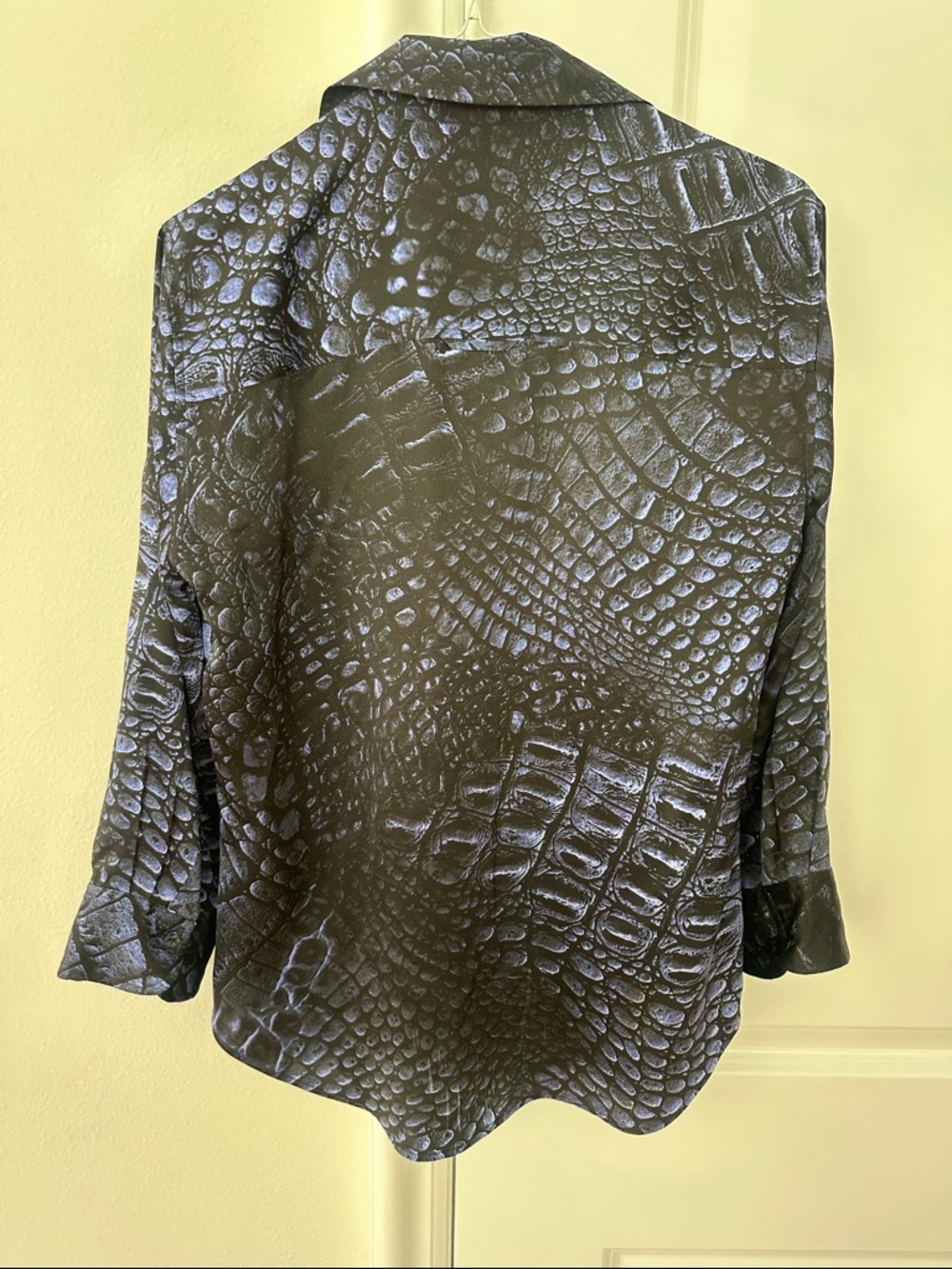 L'AGENCE Silk Snake Print Shirt - Picture 4 of 7